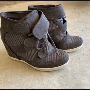 Saks Fifth Avenue Grey suede / mesh platform heel sneakers - size 37.5